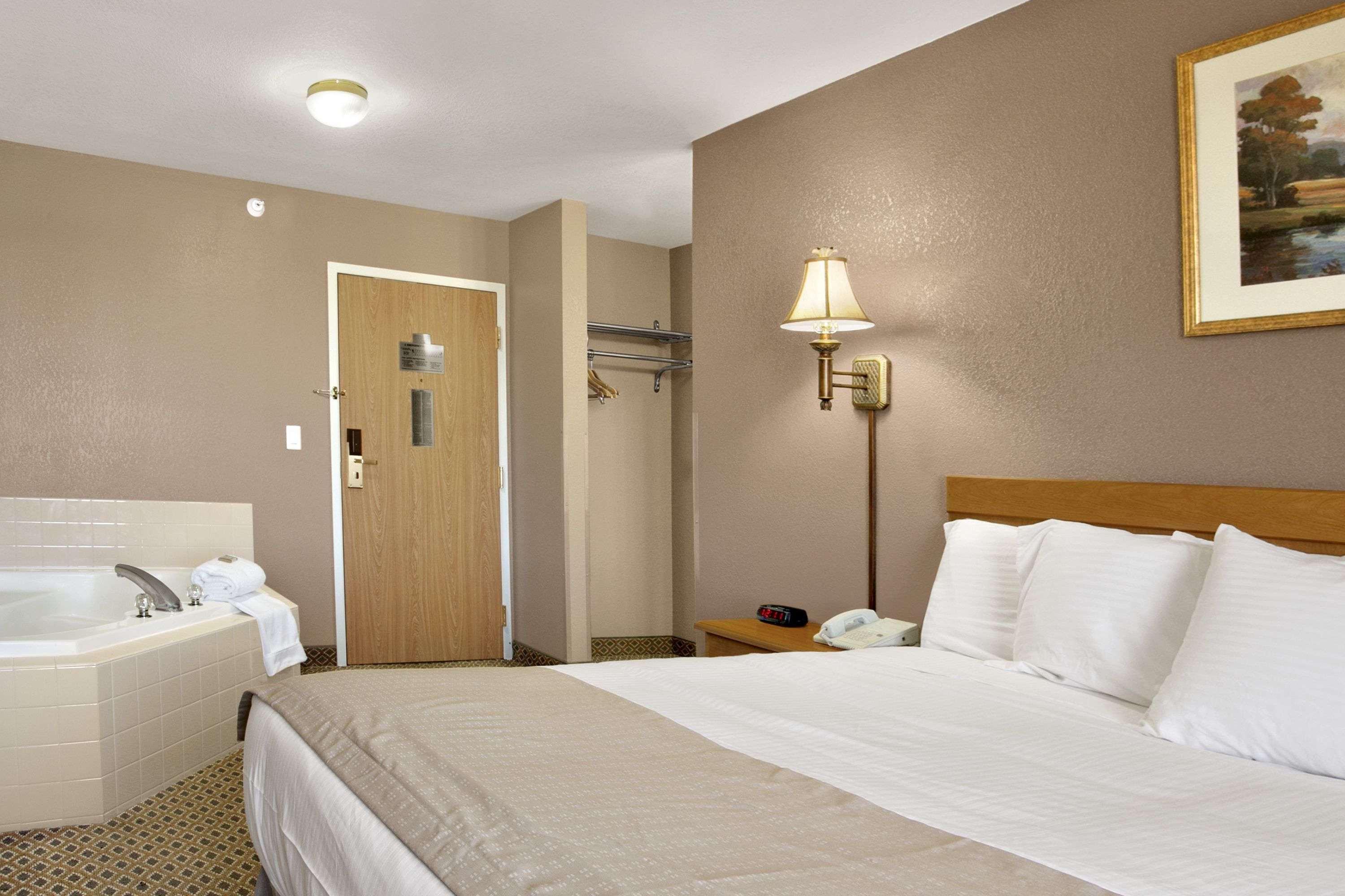 Baymont By Wyndham Jacksonville Ngoại thất bức ảnh